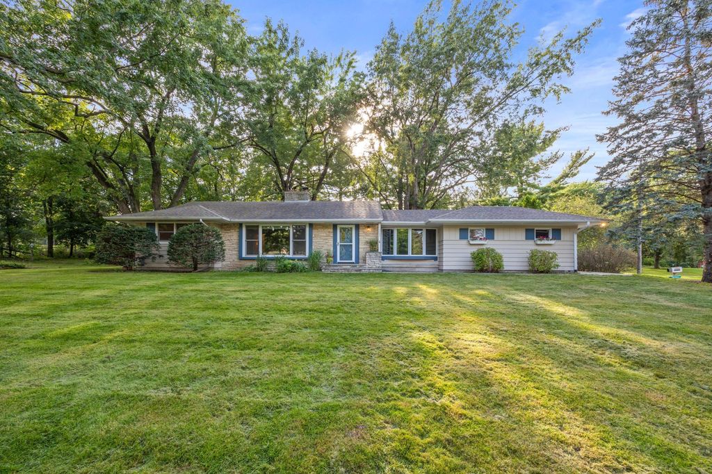 3200 Chase Drive, Hopkins, MN 55305