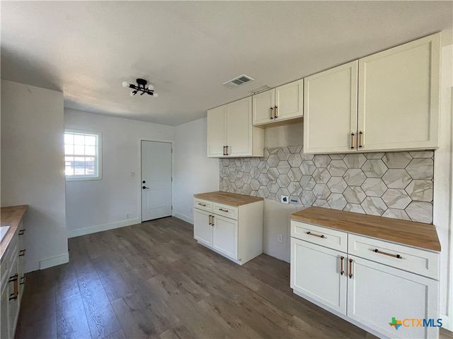 1103 Waco Street, Gatesville, TX 76528