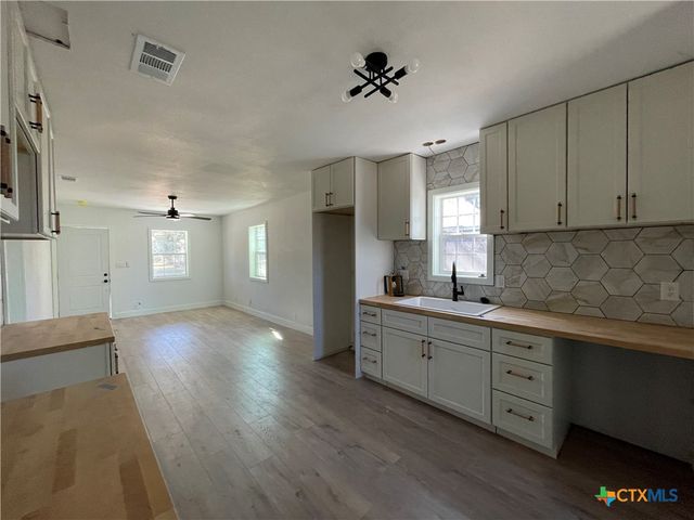 1103 Waco Street, Gatesville, TX 76528