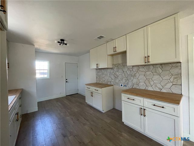 1103 Waco Street, Gatesville, TX 76528