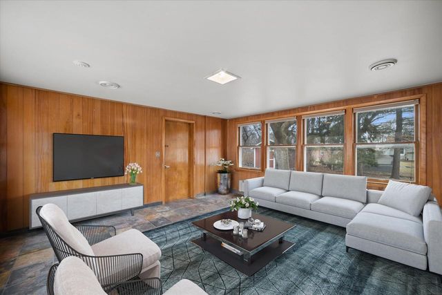 5437 N Navajo AVENUE, Glendale, WI 53217