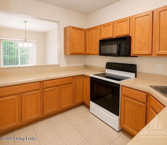 13634 Pinnacle Gardens Cir, Louisville, KY 40245