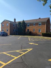 8030 Central 3, Center Line, MI 48015