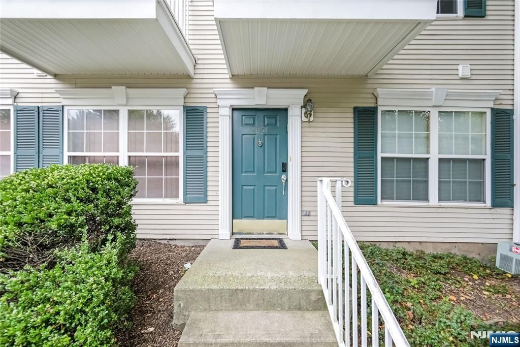 2054 Charles Court, Mahwah, NJ 07430