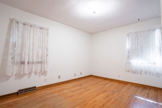6715 NW 10th Street, Des Moines, IA 50313