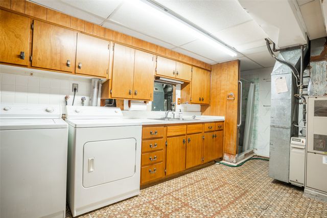 6715 NW 10th Street, Des Moines, IA 50313