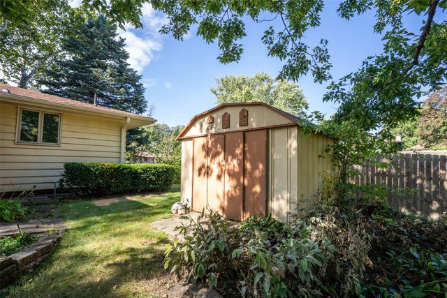 6715 NW 10th Street, Des Moines, IA 50313