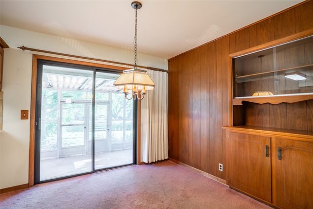 6715 NW 10th Street, Des Moines, IA 50313