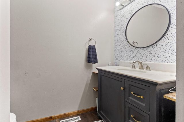 530 Jackson Street SW, Hutchinson, MN 55350