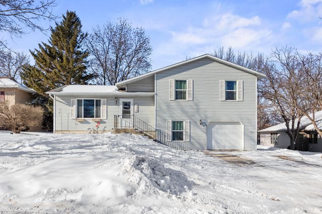 530 Jackson Street SW, Hutchinson, MN 55350