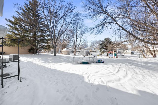530 Jackson Street SW, Hutchinson, MN 55350