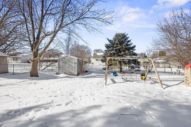 530 Jackson Street SW, Hutchinson, MN 55350