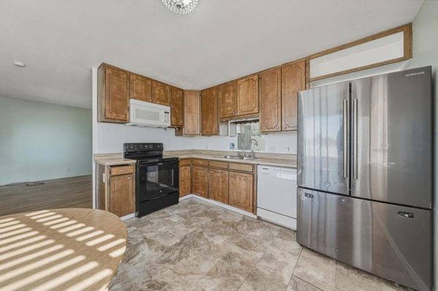 13590 Fair Oak Road, Clearlake, CA 95422