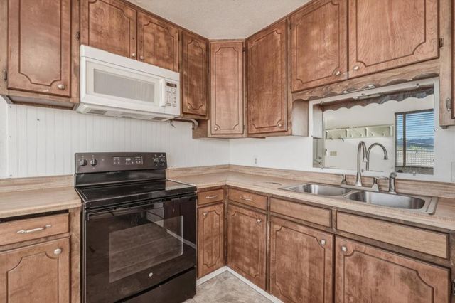 13590 Fair Oak Road, Clearlake, CA 95422