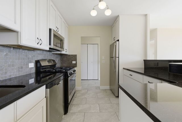 33 N Main Street 6G, Lombard, IL 60148
