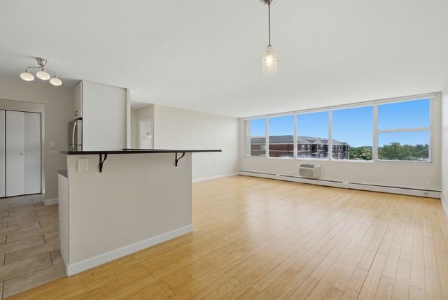 33 N Main Street 6G, Lombard, IL 60148