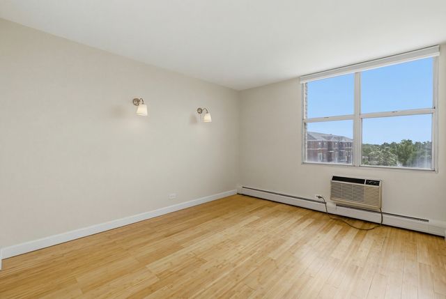33 N Main Street 6G, Lombard, IL 60148