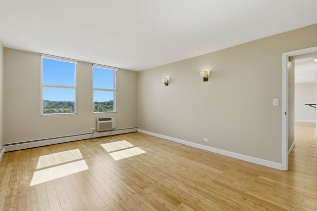 33 N Main Street 6G, Lombard, IL 60148