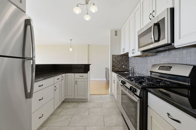 33 N Main Street 6G, Lombard, IL 60148