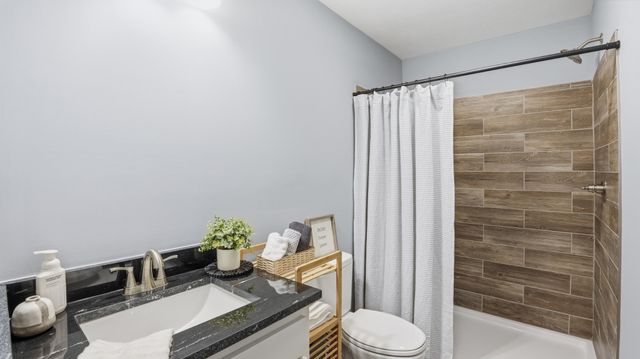 741 Kings Ln Apt D16, Tullahoma, TN 37388