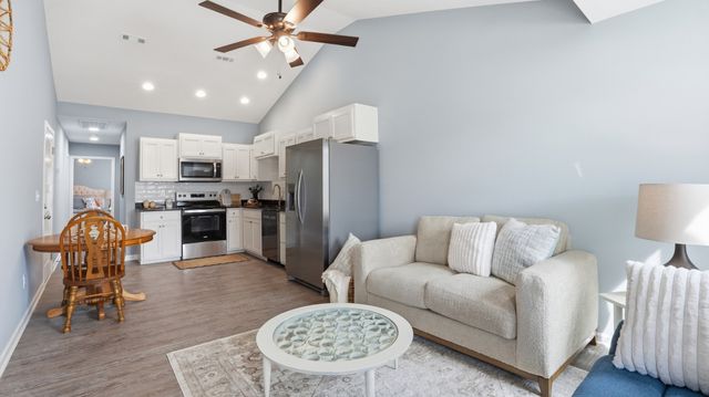 741 Kings Ln Apt D16, Tullahoma, TN 37388