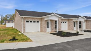 741 Kings Ln Apt D16, Tullahoma, TN 37388