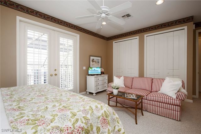 476 1st AVE N, Naples, FL 34102