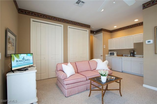 476 1st AVE N, Naples, FL 34102