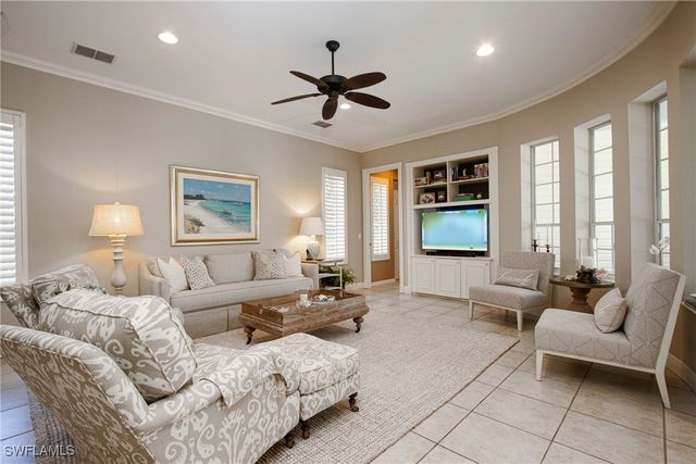 476 1st AVE N, Naples, FL 34102