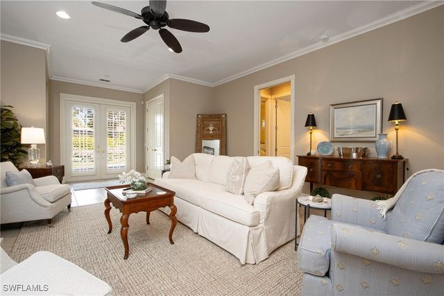 476 1st AVE N, Naples, FL 34102