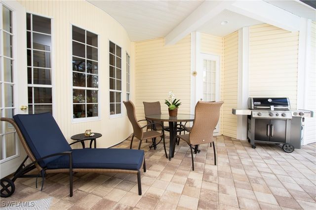 476 1st AVE N, Naples, FL 34102