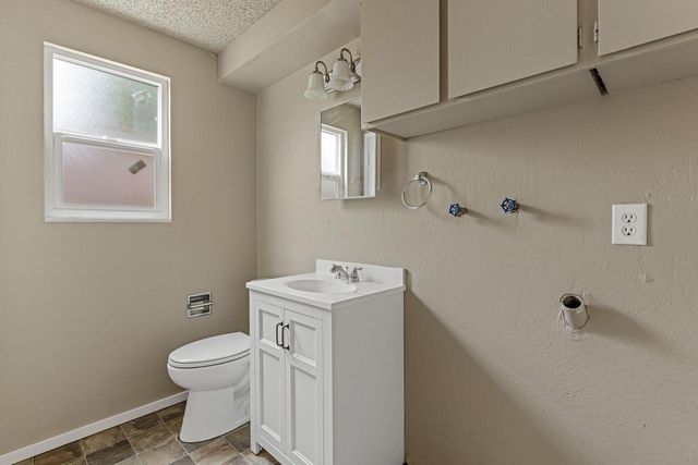 1215 W Main F, Medford, OR 97501