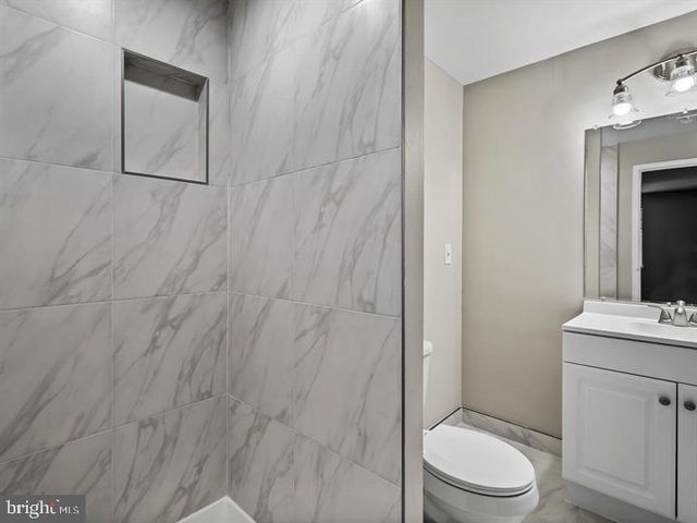 18701 WALKERS CHOICE RD #5, Gaithersburg, MD 20886