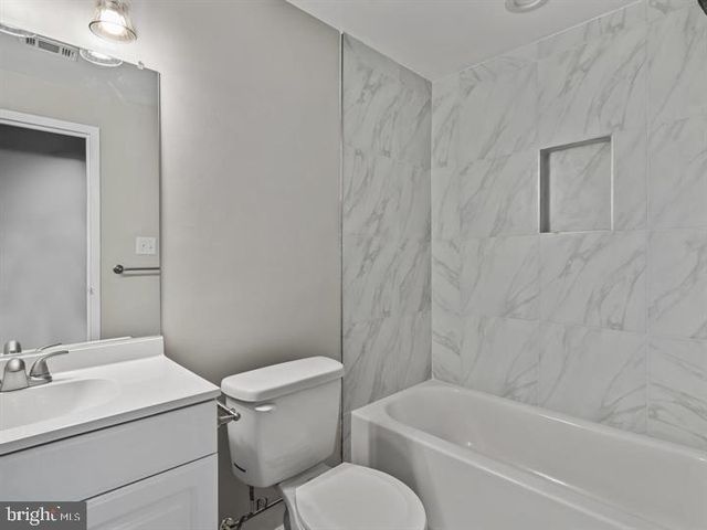 18701 WALKERS CHOICE RD #5, Gaithersburg, MD 20886