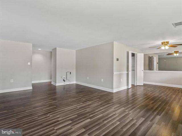 18701 WALKERS CHOICE RD #5, Gaithersburg, MD 20886