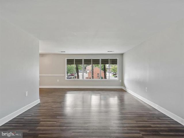 18701 WALKERS CHOICE RD #5, Gaithersburg, MD 20886