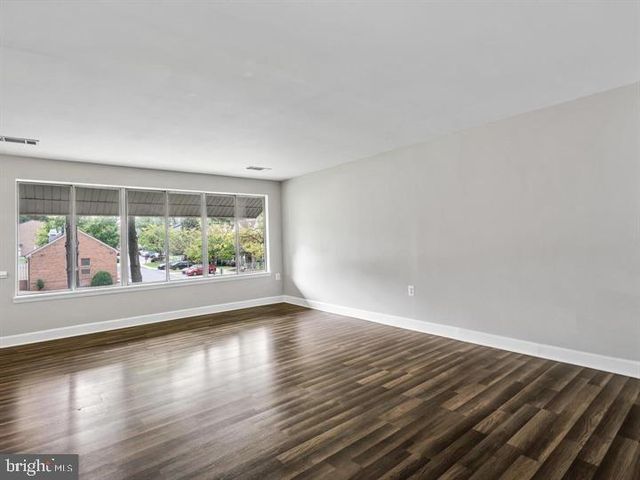 18701 WALKERS CHOICE RD #5, Gaithersburg, MD 20886
