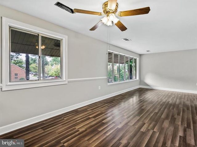 18701 WALKERS CHOICE RD #5, Gaithersburg, MD 20886