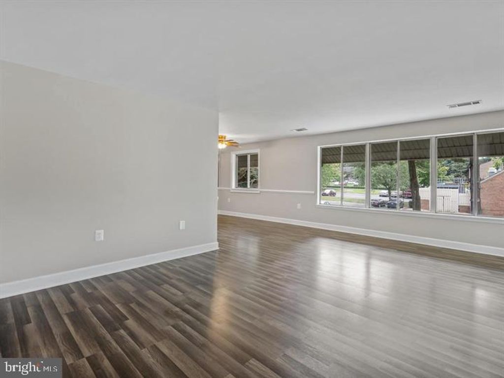 18701 WALKERS CHOICE RD #5, Gaithersburg, MD 20886