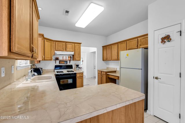 3 Baldwin Drive, Manchester, NJ 08759