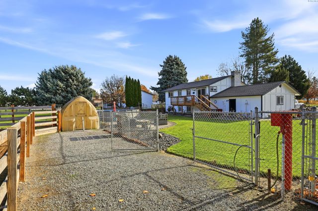 8715 Bell St, Pasco, WA 99301