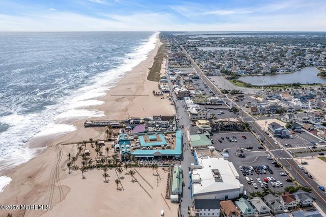 27 Arnold Avenue, Point Pleasant Beach, NJ 08742
