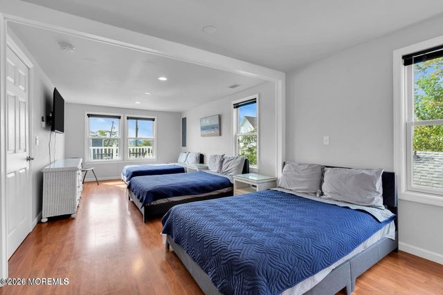 27 Arnold Avenue, Point Pleasant Beach, NJ 08742