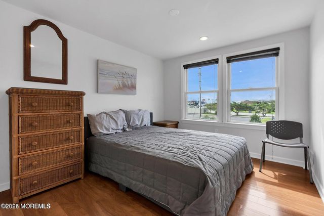 27 Arnold Avenue, Point Pleasant Beach, NJ 08742