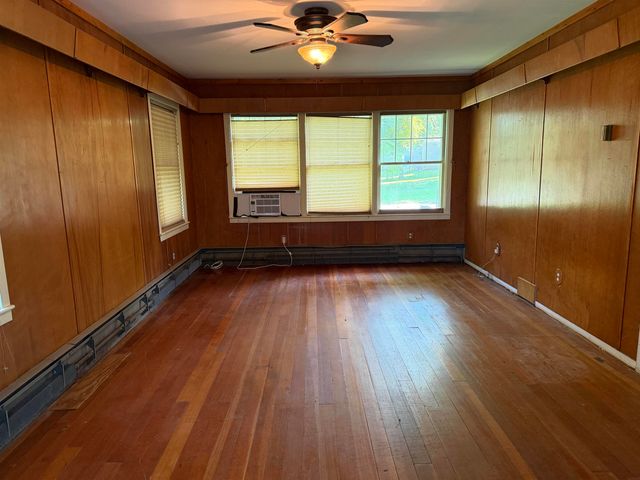 402 W Main St, Steamboat Rock, IA 50672