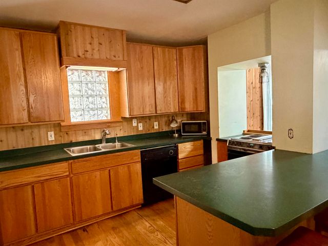 402 W Main St, Steamboat Rock, IA 50672