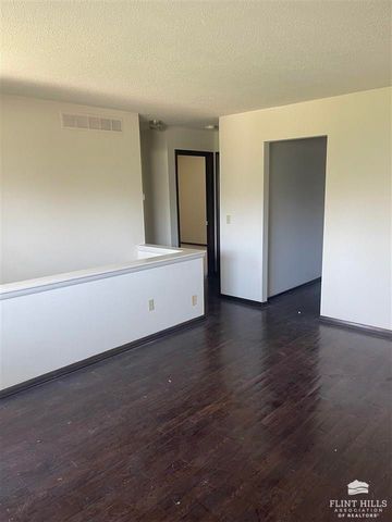 804 DONDEE Drive 804 DONDEE, Manhattan, KS 66503