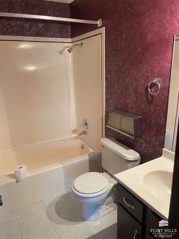 804 DONDEE Drive 804 DONDEE, Manhattan, KS 66503