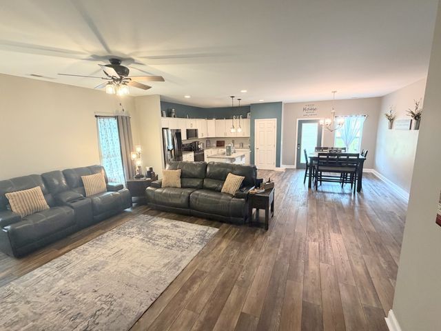 1036 Westgate Dr, Gallatin, TN 37066