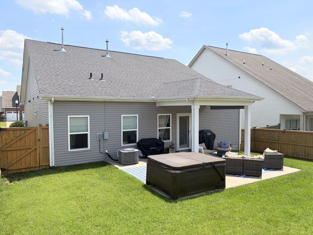 1036 Westgate Dr, Gallatin, TN 37066